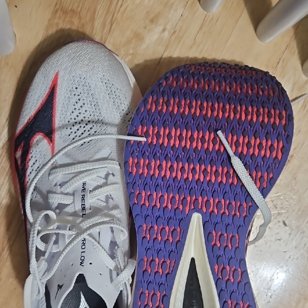 Mizuno White Black and Orange Athletic Running Shoes - Picture 4 of 4